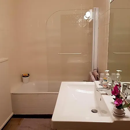Hotel-restaurant מלון 3*